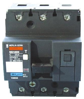 Schneider Electric MCB Leitungsschutzschalter Typ C, 4-polig 100A 500V, Abschaltvermögen 50 kA Multi 9