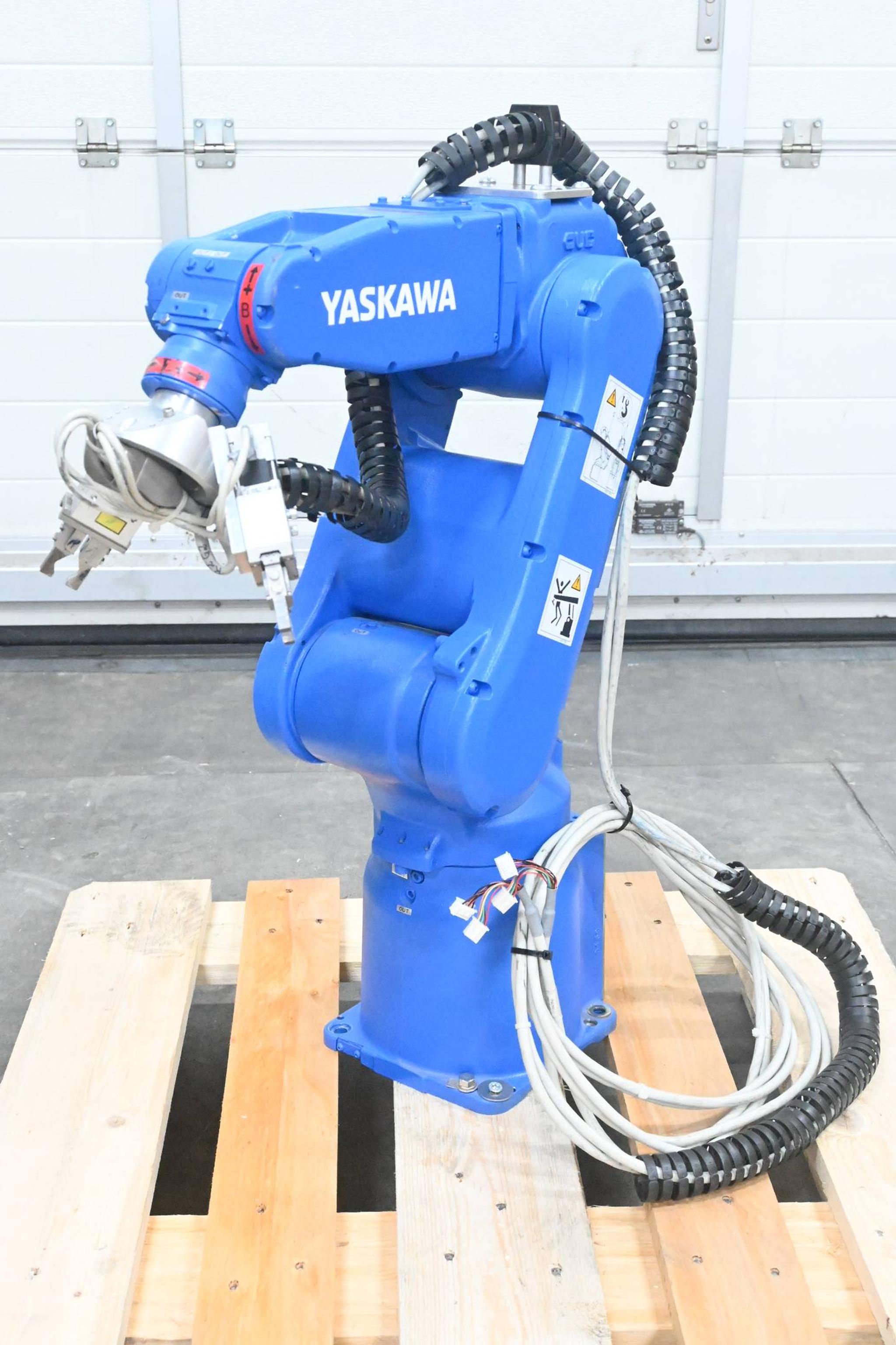 Produktfoto 2 von Yaskawa Roboter MOTOMAN-MH5F ( YR-MH0005F-A12 ) inkl Yaskawa Schaltschrank FS100