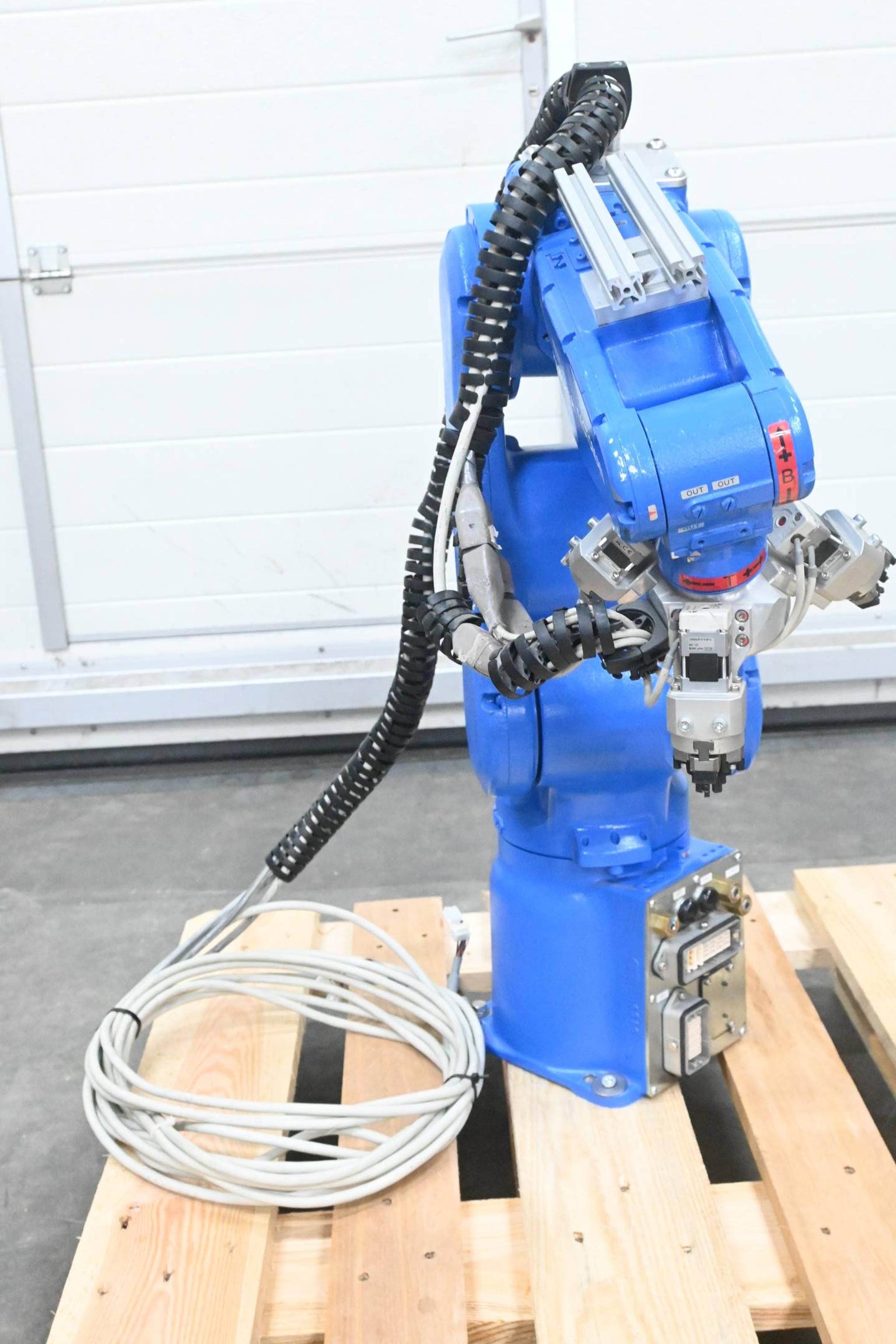 Produktfoto 2 von Yaskawa Roboter MOTOMAN-MH5S ( YR-MH0005S-A12 ) inkl Yaskawa Schaltschrank DX100