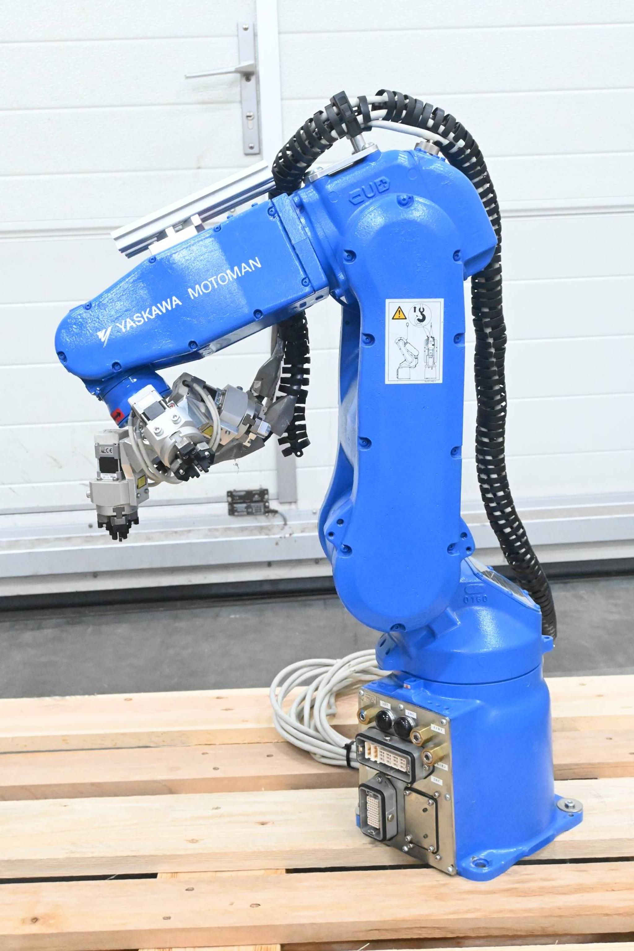 Produktfoto 3 von Yaskawa Roboter MOTOMAN-MH5S ( YR-MH0005S-A12 ) inkl Yaskawa Schaltschrank DX100