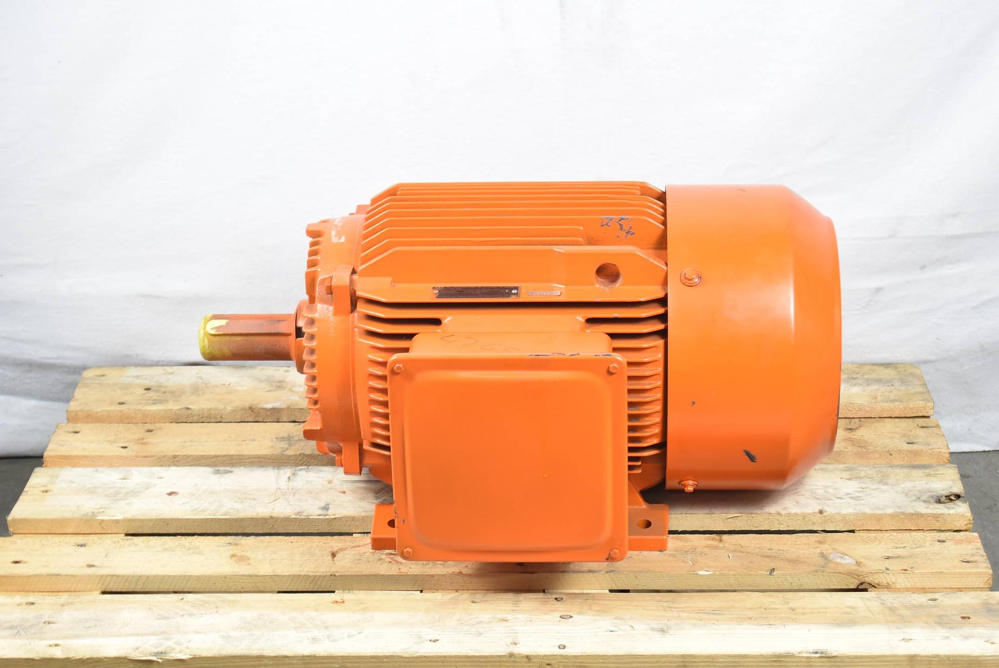 Produktfoto 1 von AEG Getriebemotor 42,5kW 440-480V 50Hz 66A ( AM200LR204IMB3 ) AM 200 LR