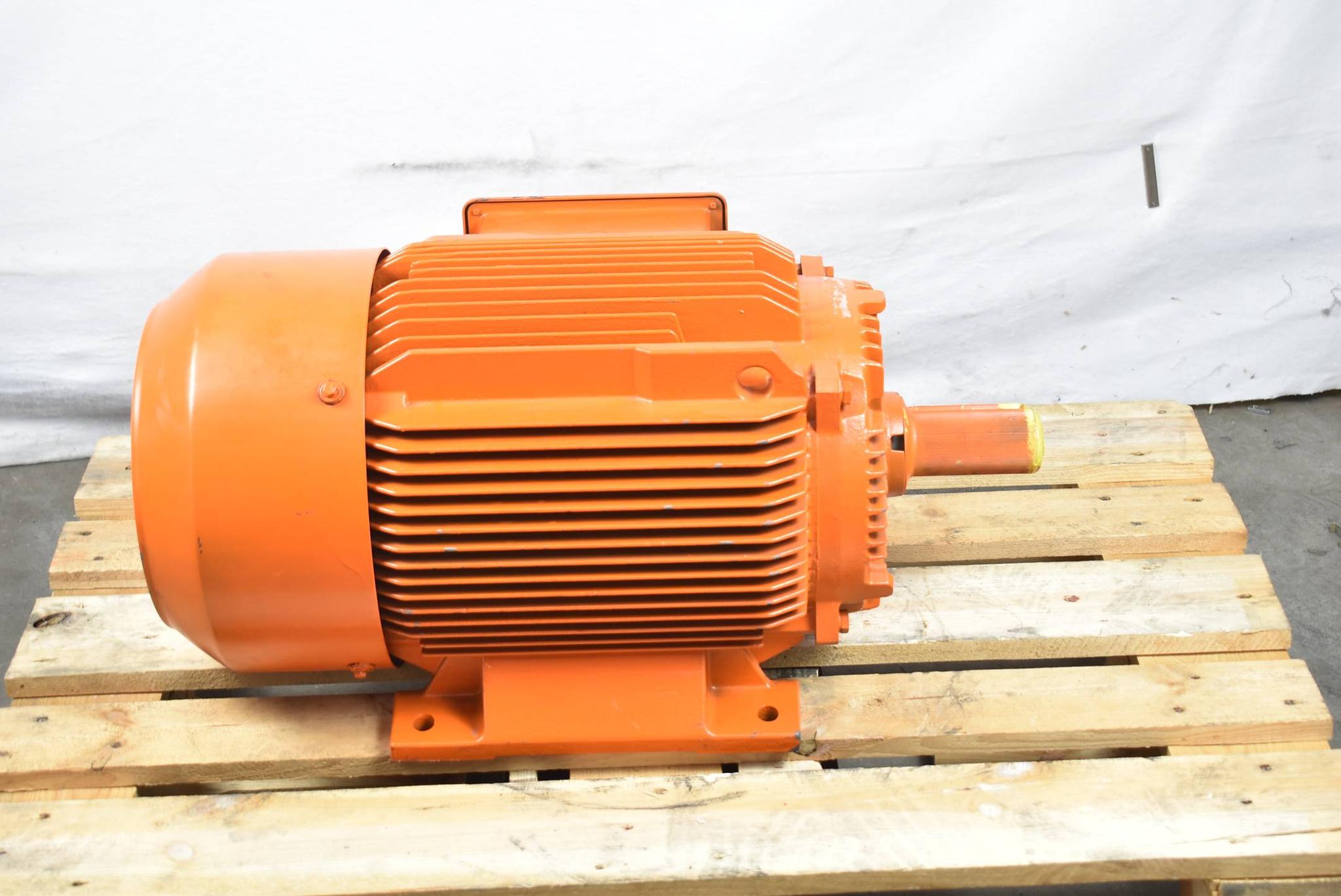 Produktfoto 3 von AEG Getriebemotor 42,5kW 440-480V 50Hz 66A ( AM200LR204IMB3 ) AM 200 LR