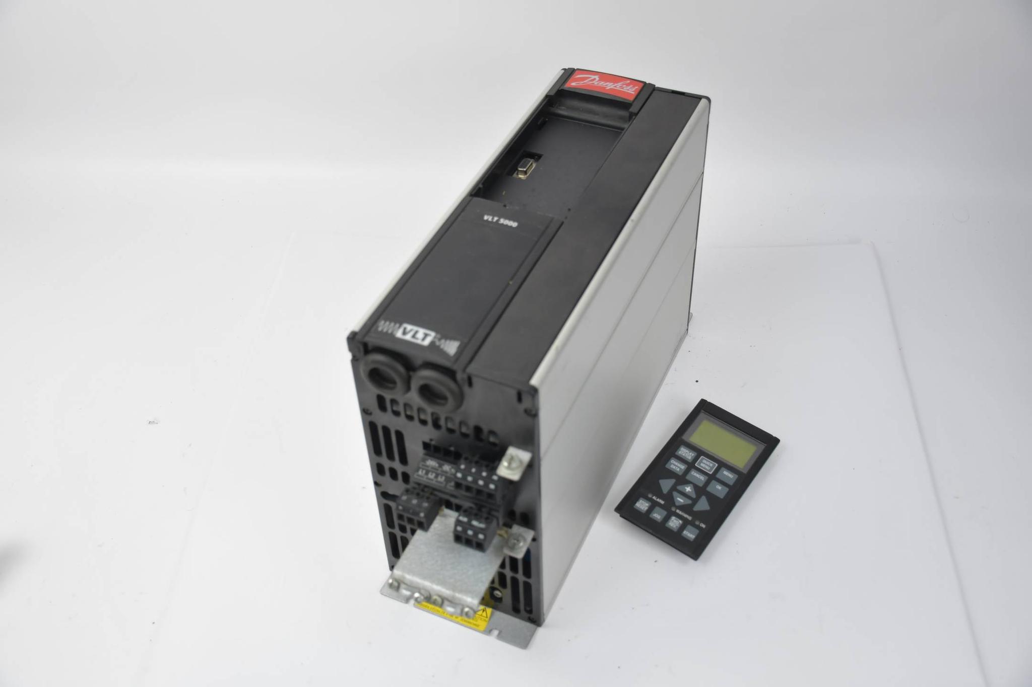 Produktfoto 1 von Danfoss VLT 5000 Frequenzumrichter VLT5008PT5B20STR3DLF10A00C0 ( 175Z0569 )