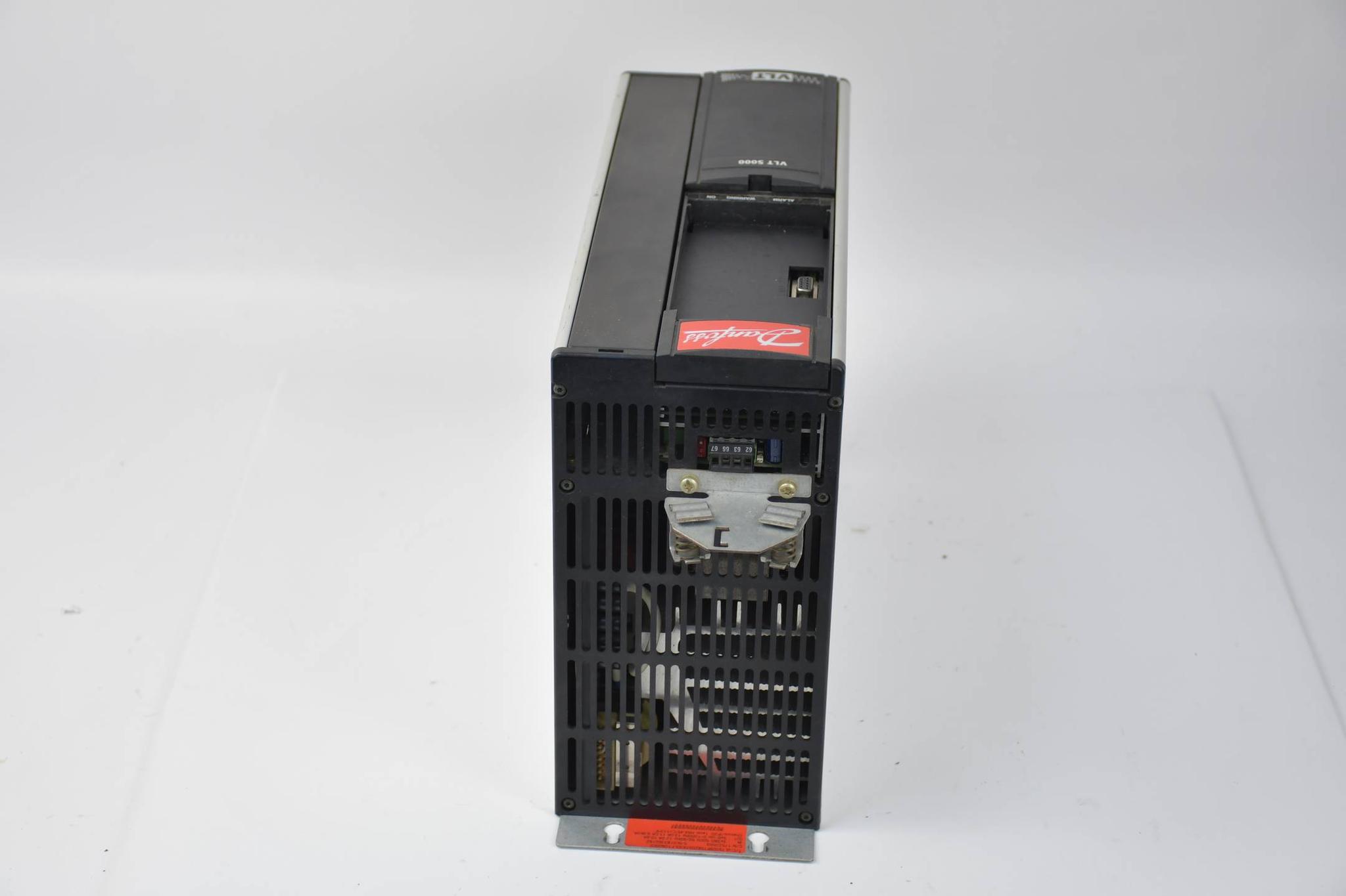 Produktfoto 2 von Danfoss VLT 5000 Frequenzumrichter VLT5008PT5B20STR3DLF10A00C0 ( 175Z0569 )