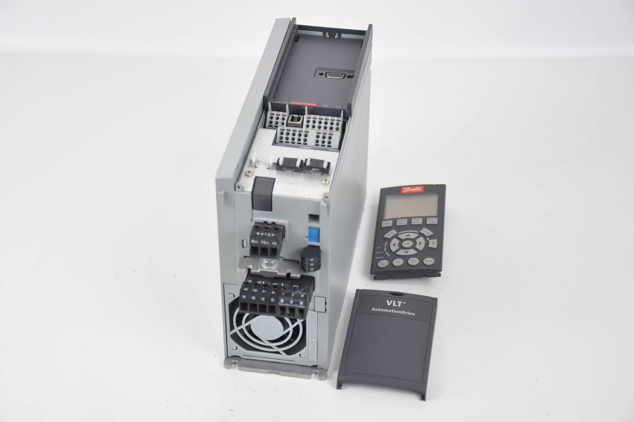 Produktfoto 1 von Danfoss VLT AutomationDrive FC-301PK75T4E20H1XGXXXXSXXXXAXBXCXXXXDX ( 131B0922 )