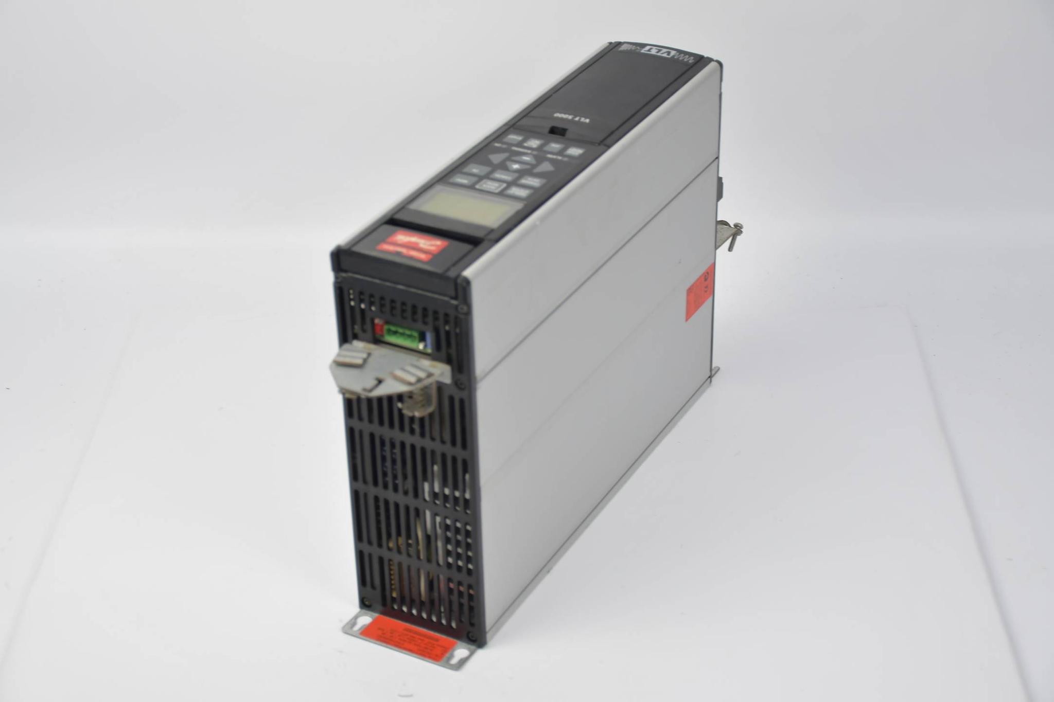 Produktfoto 2 von Danfoss VLT 5000 Frequenzumrichter VLT5001PT5B20STR3DLF10A00C0 ( 175Z0533 )