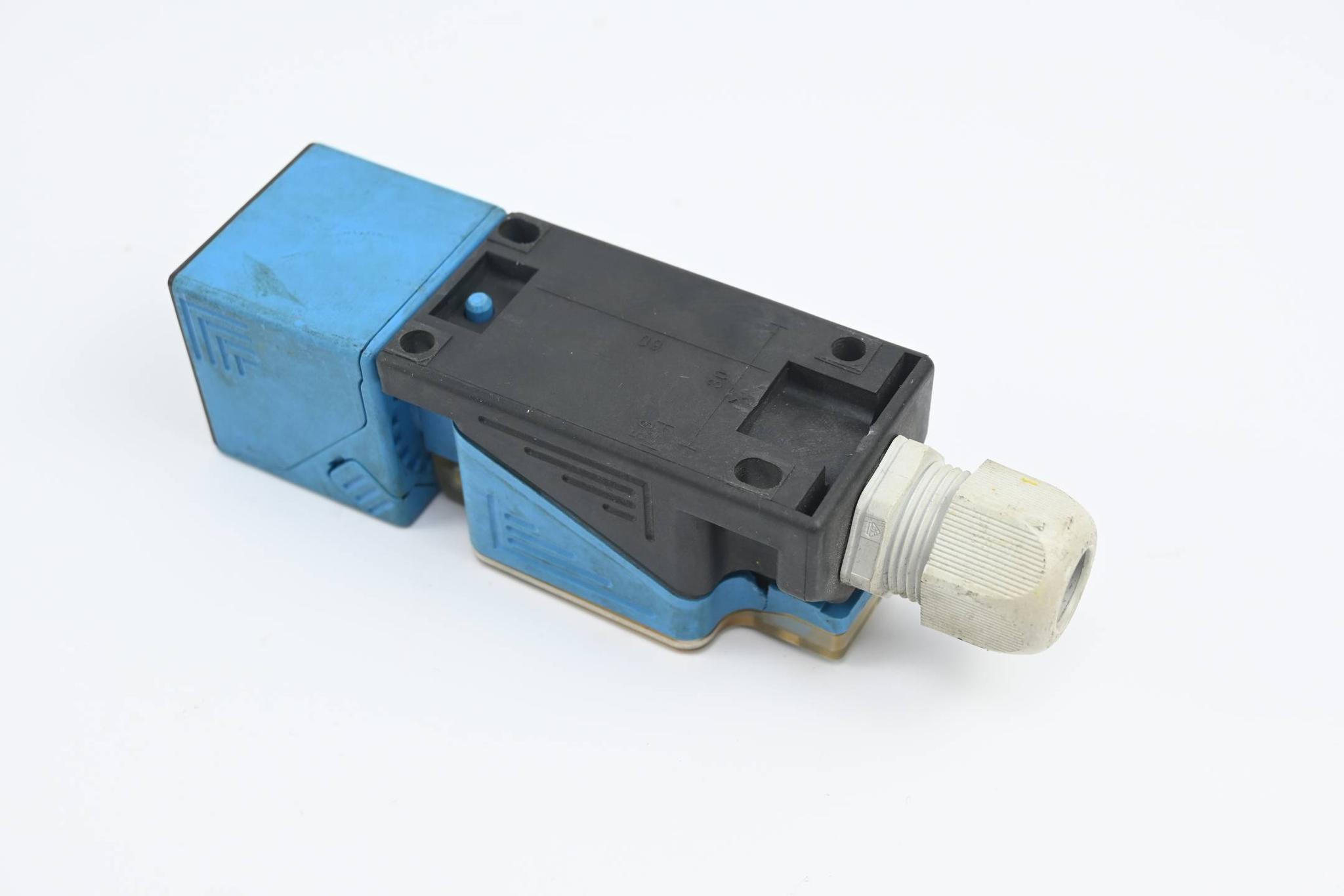 Produktfoto 1 von Pulsotronic Induktiver Sensor 9873-3000 ( 500mA 20-253 VAC 20mm )