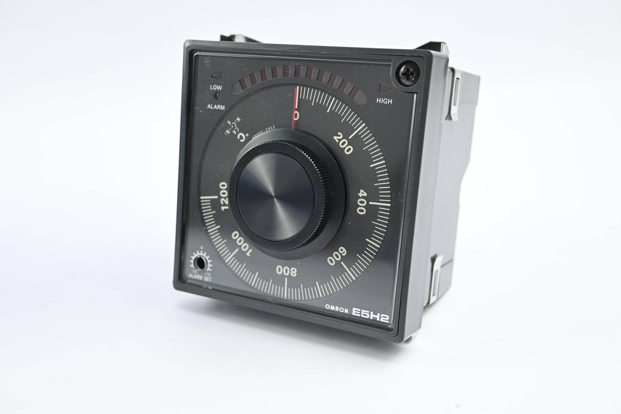 Produktfoto 1 von Omron Temperatur Controller 0-1200°C 110/220 VAC ( E5H2-Y6CA DIN )