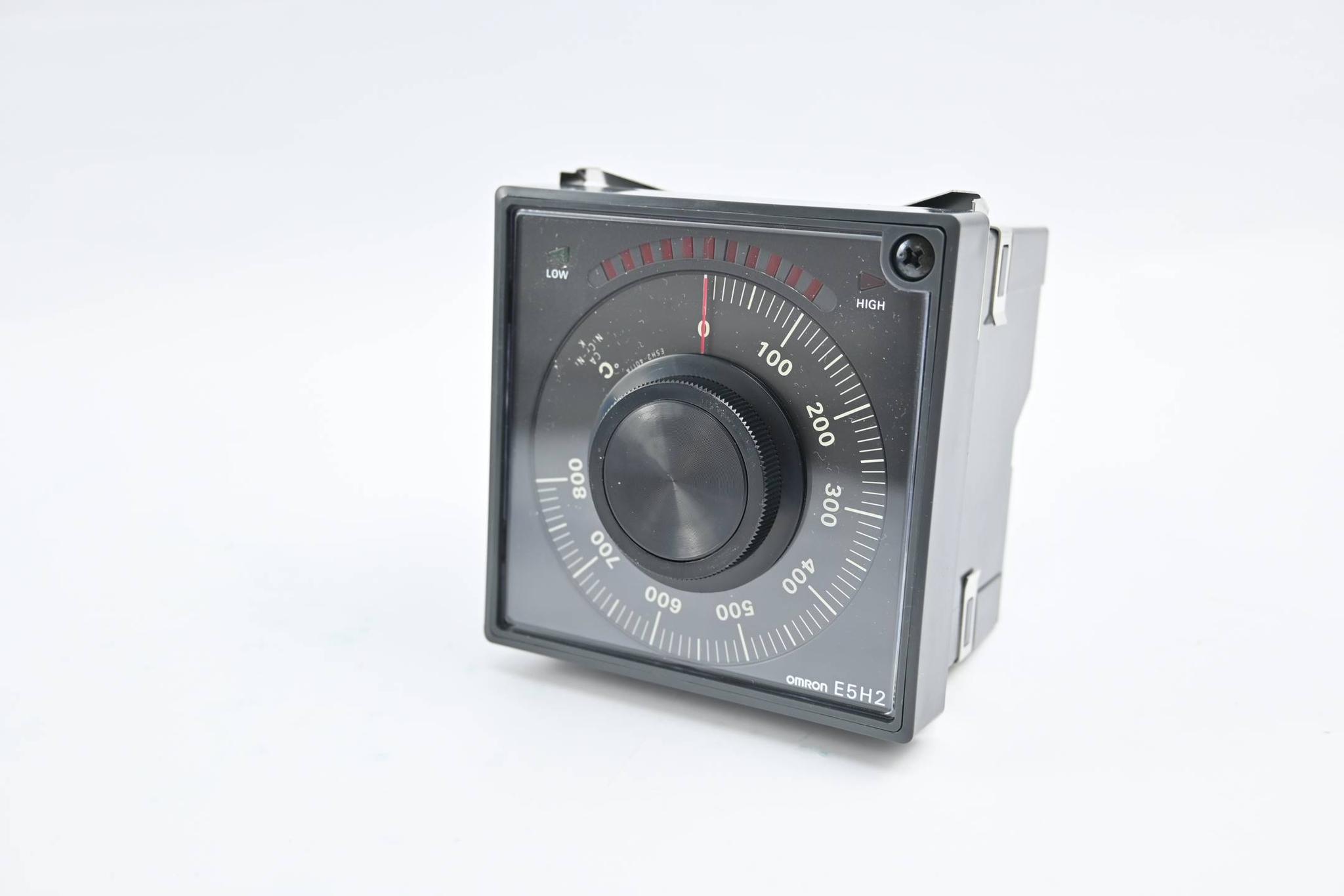 Produktfoto 1 von Omron Temperatur Controller 0-800°C 110/220 VAC ( E5H2-YCA-DIN )