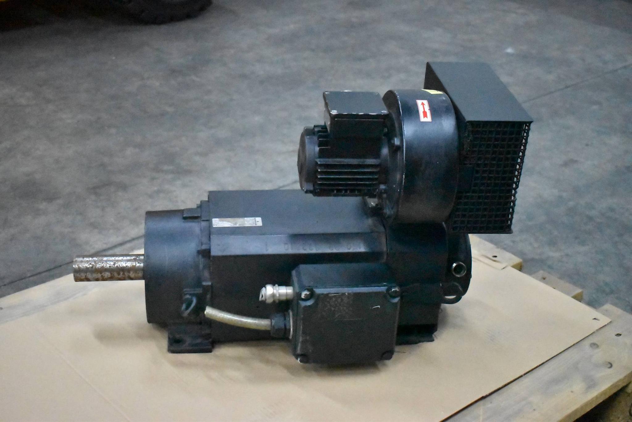 Produktfoto 1 von Baumüller Servomotor 12kW 29A 1500rpm 540V DS 103  L 155 inkl. DF56-2A