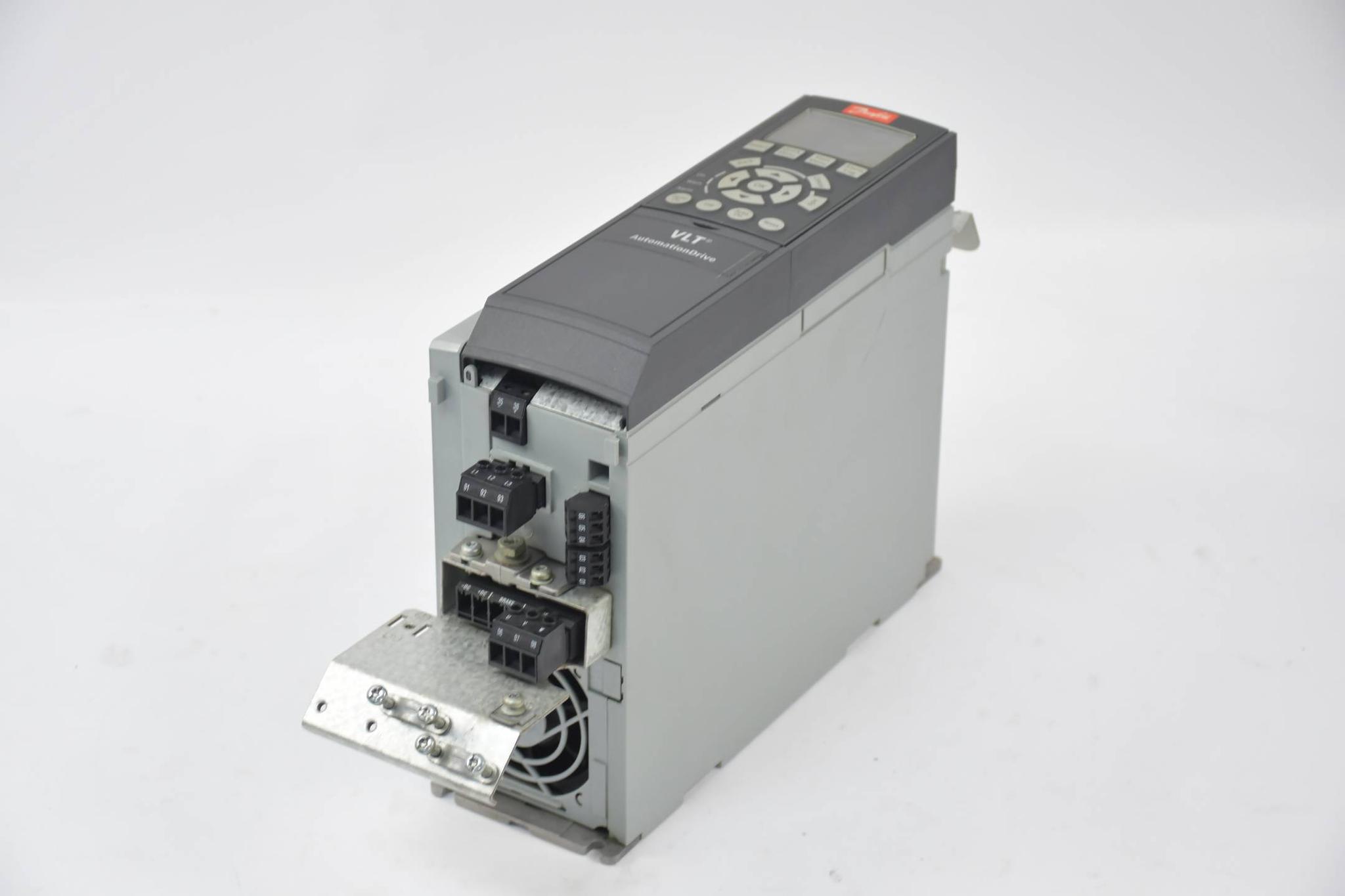 Produktfoto 1 von Danfoss Frequenzumrichter FC-302P1K5T5E20H1XGXXXXSXXXXA0BXCXXXXD0 ( 131B0330 )