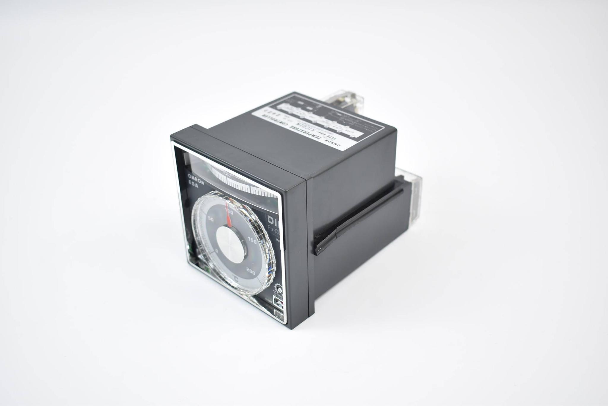 Produktfoto 1 von Omron Solid State Temperature Controller E5A-XICDIN ( 0 - 200°C AC 110 / 220 V )