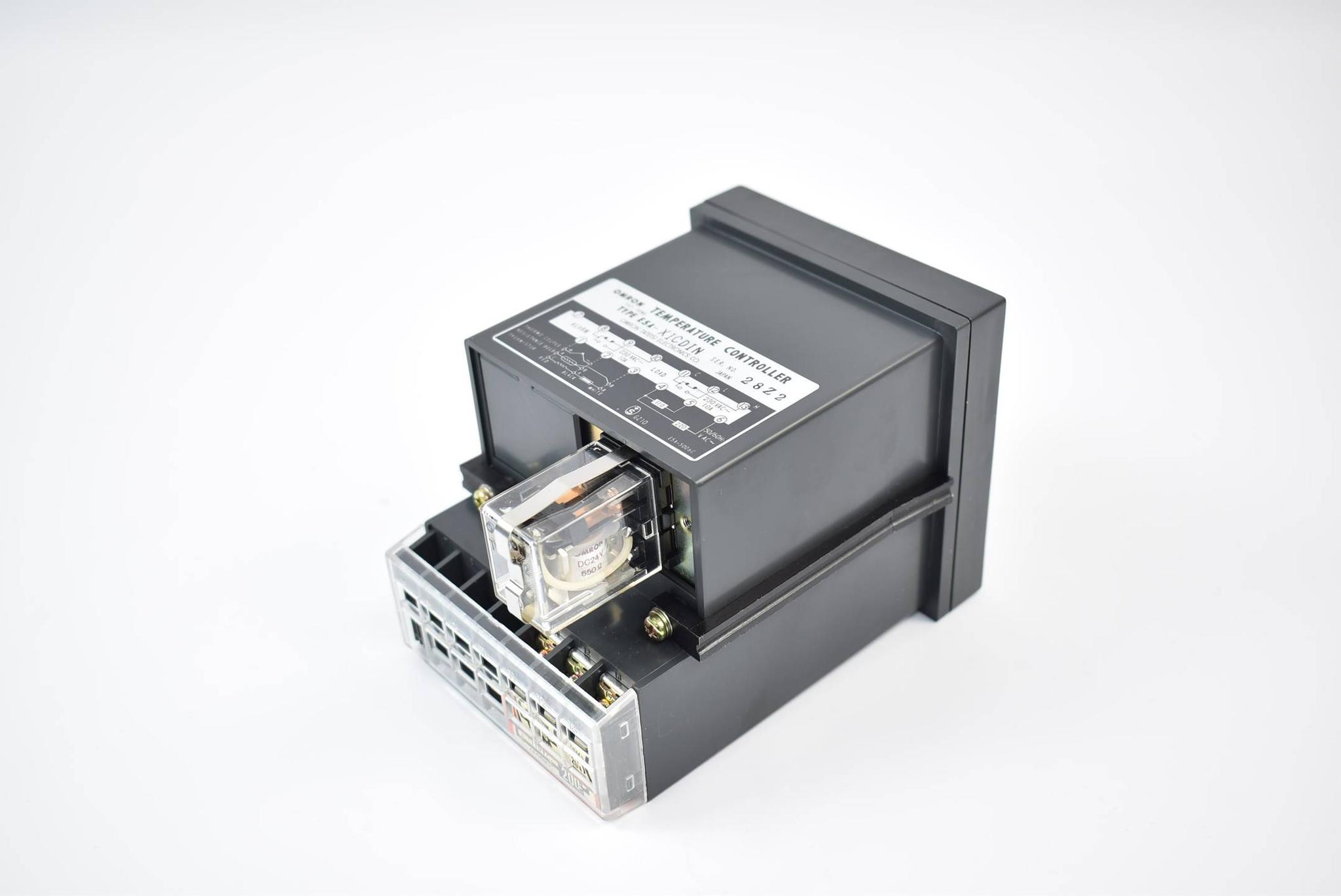 Produktfoto 2 von Omron Solid State Temperature Controller E5A-XICDIN ( 0 - 200°C AC 110 / 220 V )