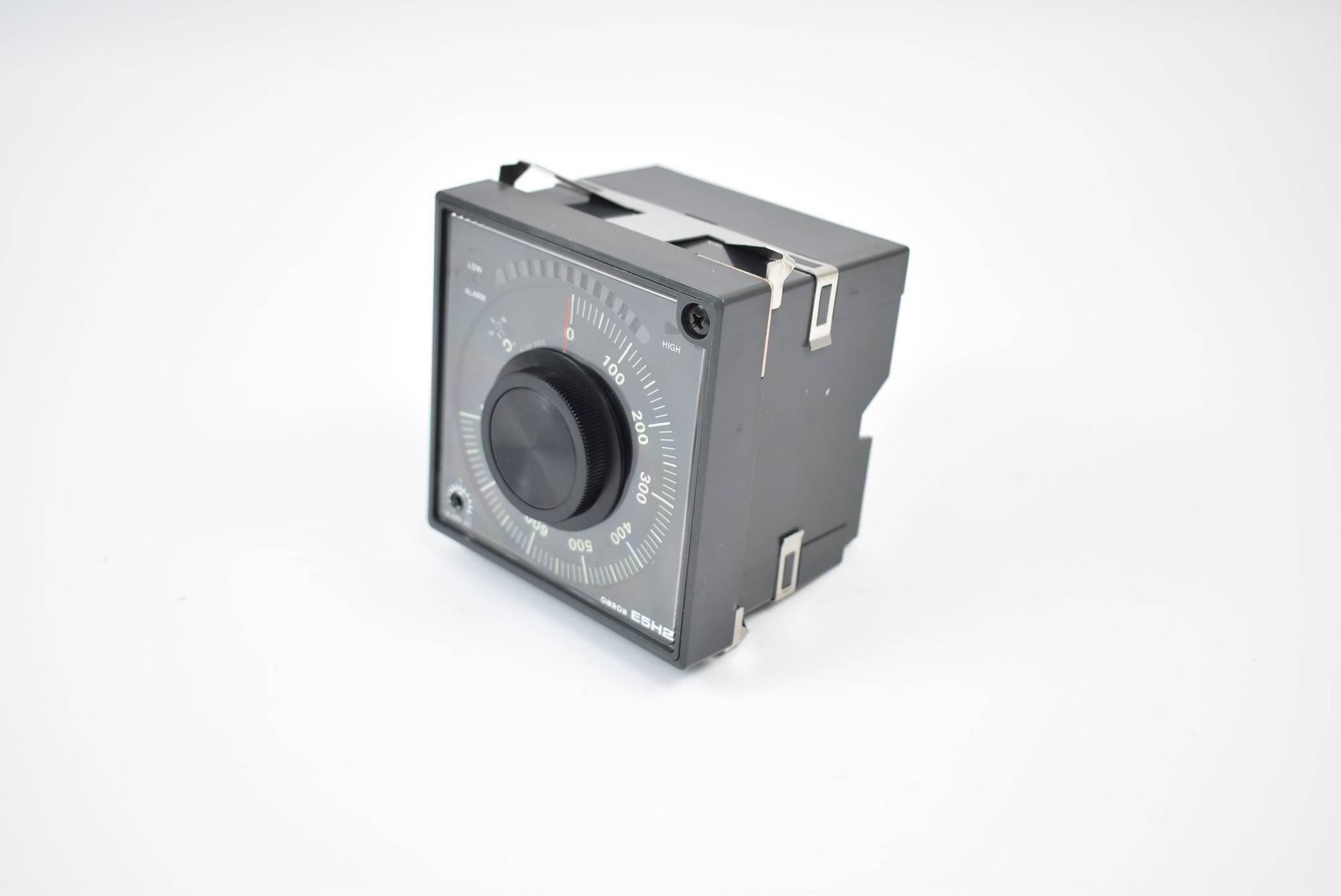 Produktfoto 1 von Omron Solid Temperature Controller E5H2-Y5CA DIN ( 0 - 800°C AC 110 / 220 V )