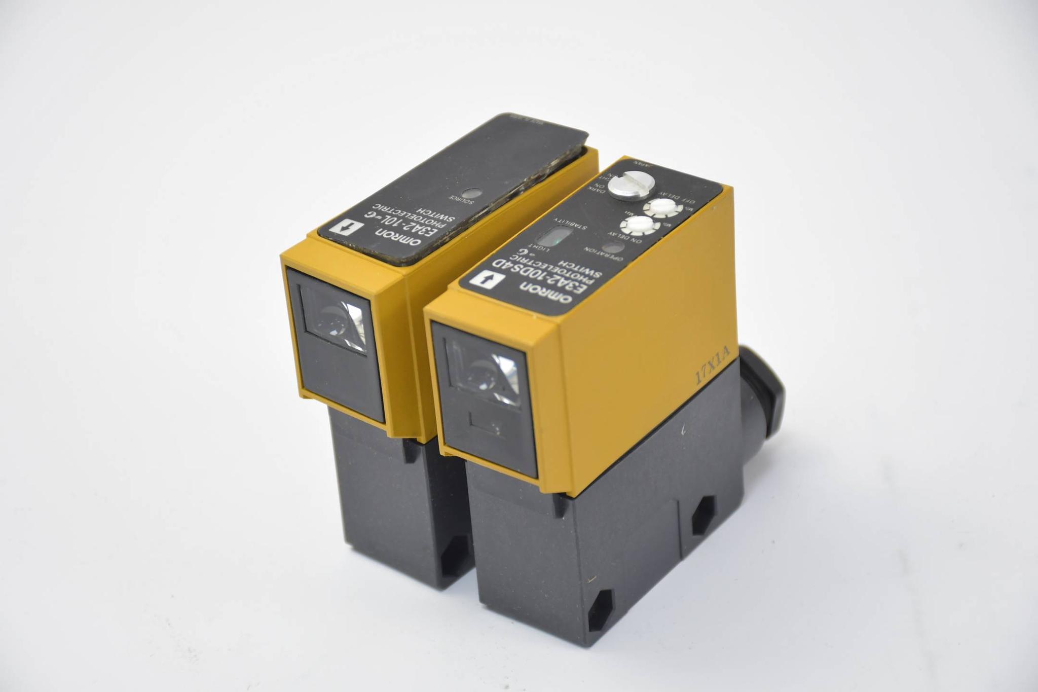 Produktfoto 1 von Omron Photoelectric switch 24 to 240 VAC , 12 to 240 VDC ( E3A2-10S4D-G )