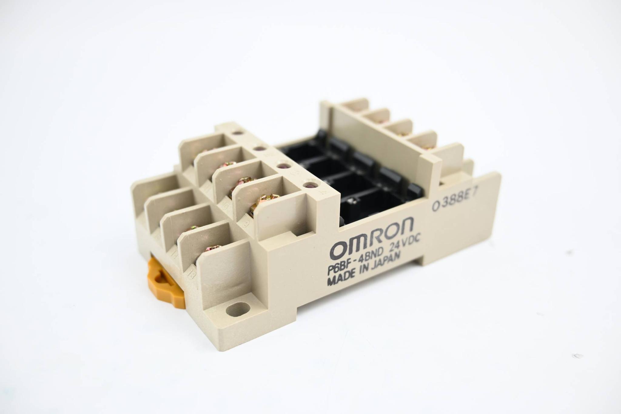 Produktfoto 2 von Omron 9 Stück Terminal Relais 24VDC ( P6BF-4BND )