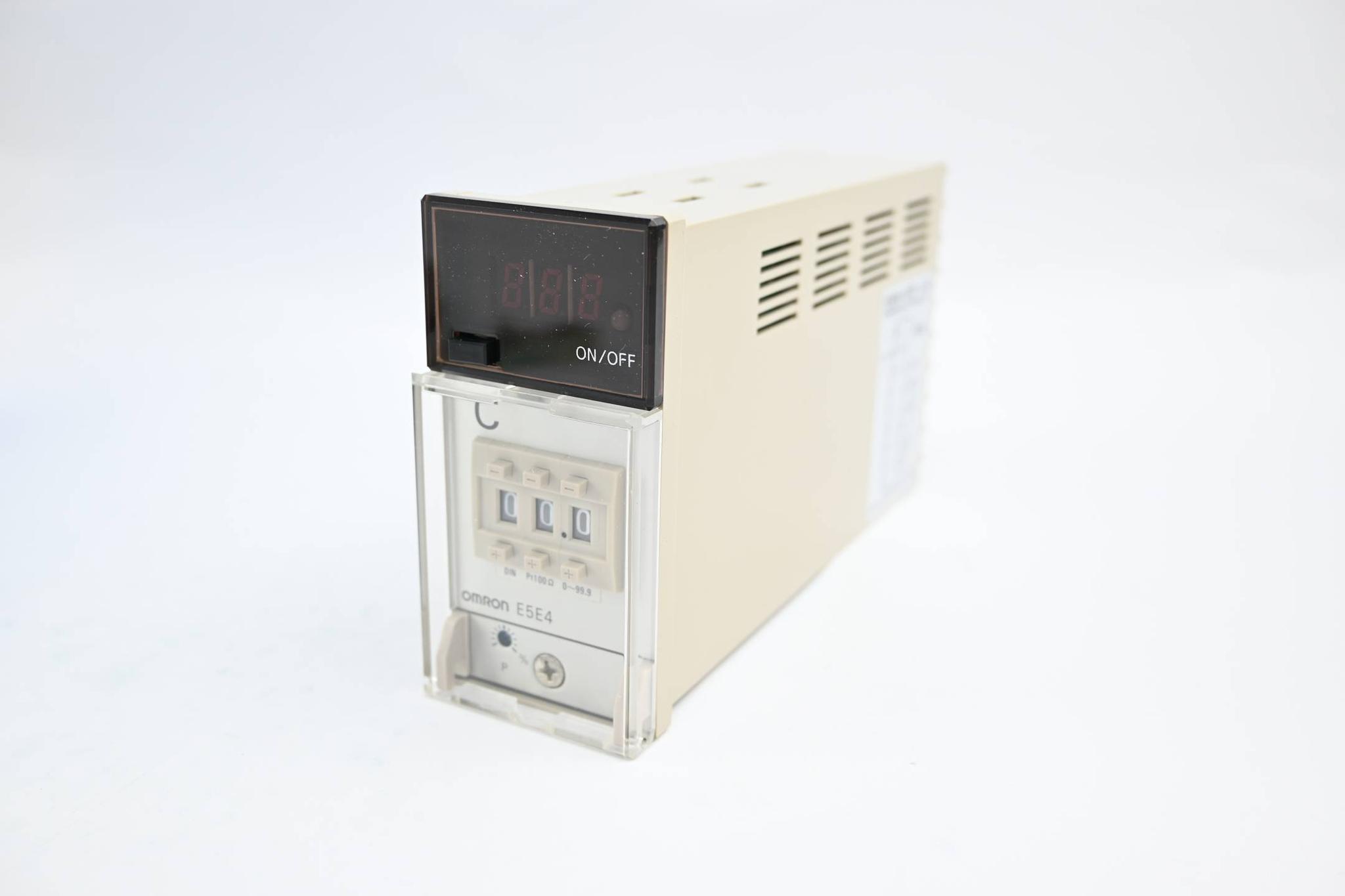 Produktfoto 1 von Omron Temperatur Controller 0-99.9°C 110/120/220/240VAC ( E5E4-R90P-DIN )