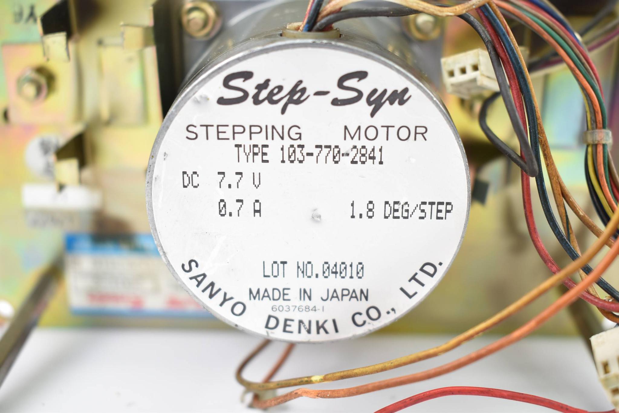 Produktfoto 1 von Sanyo Step-Syn Stepping Motor 7,7V 0,7A 1,8°/ Step 103-770-2841 inkl.2801-2