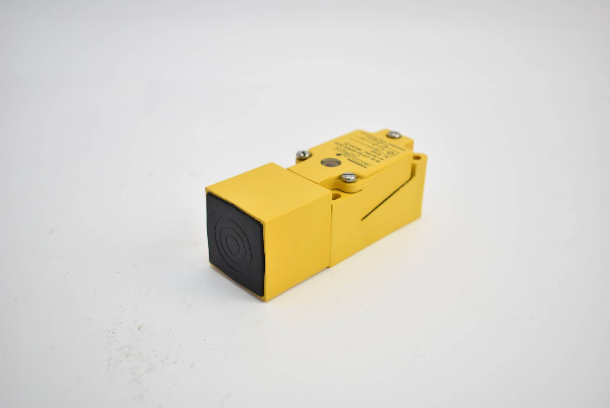 Produktfoto 1 von Turck Combi-Prox-Sensor 10-30 VDC 150 mA Bi15-CP40-AP6X/S34