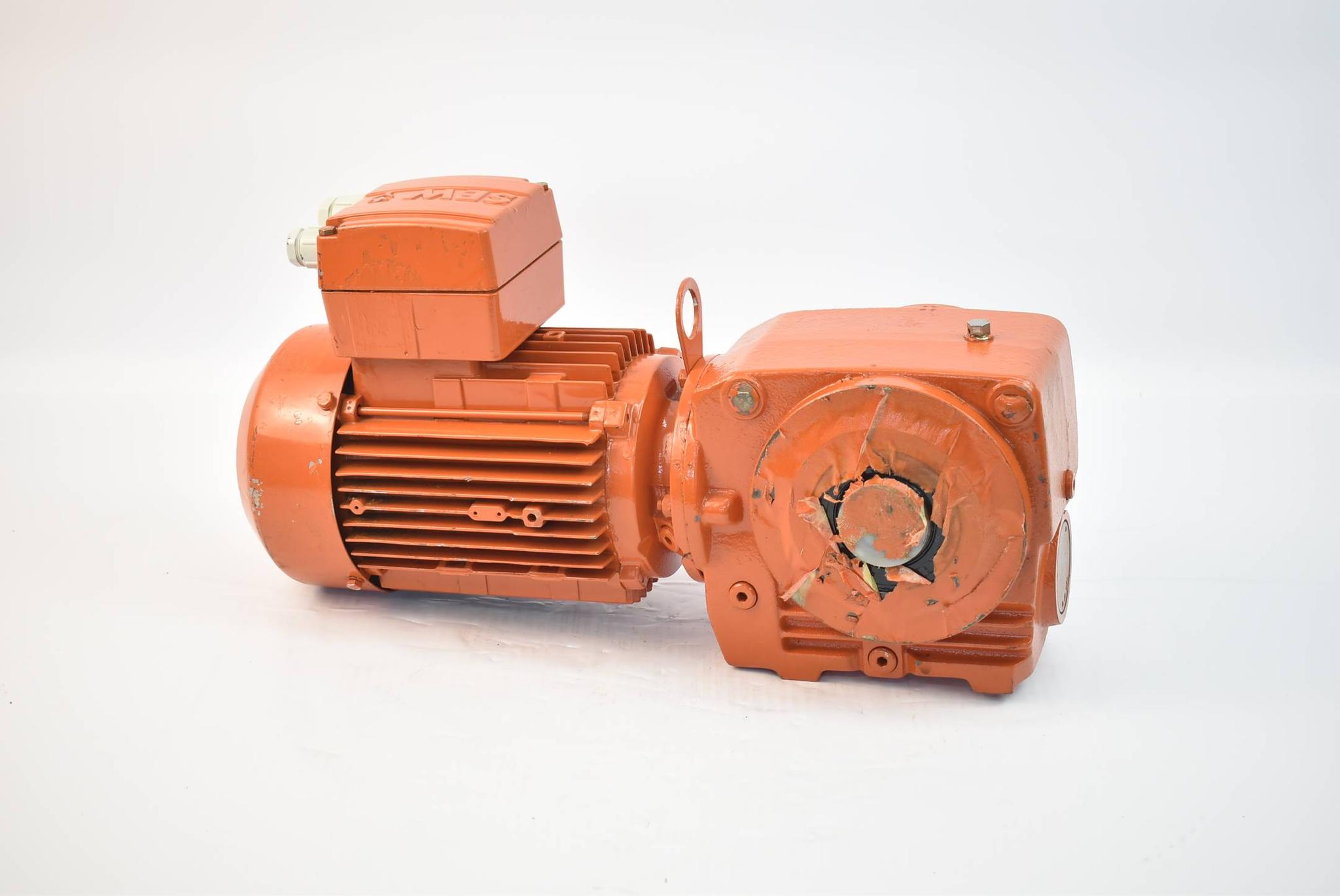 Produktfoto 1 von SEW eurodrive Getriebemotor SA42T DT80K4IS ( 0,55kW 1360r/min. 50Hz 230-400V )