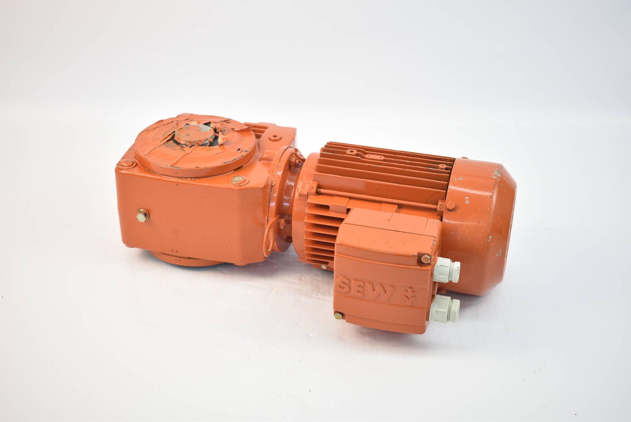 Produktfoto 2 von SEW eurodrive Getriebemotor SA42T DT80K4IS ( 0,55kW 1360r/min. 50Hz 230-400V )