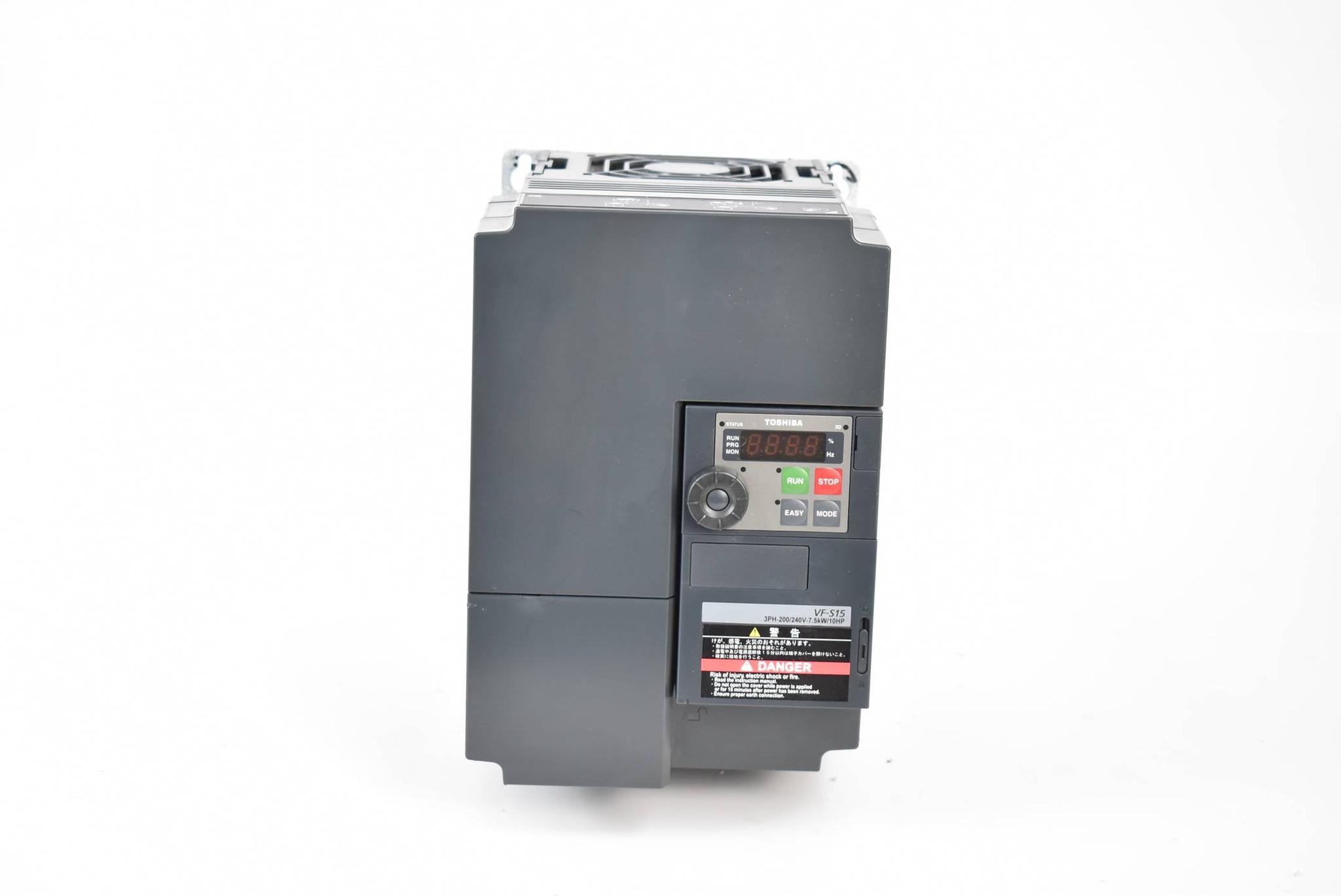 Produktfoto 1 von Toshiba Frequenzumrichter 7,5kW 13kVA 10HP 200-240V 50/60Hz VFS15-2075PM