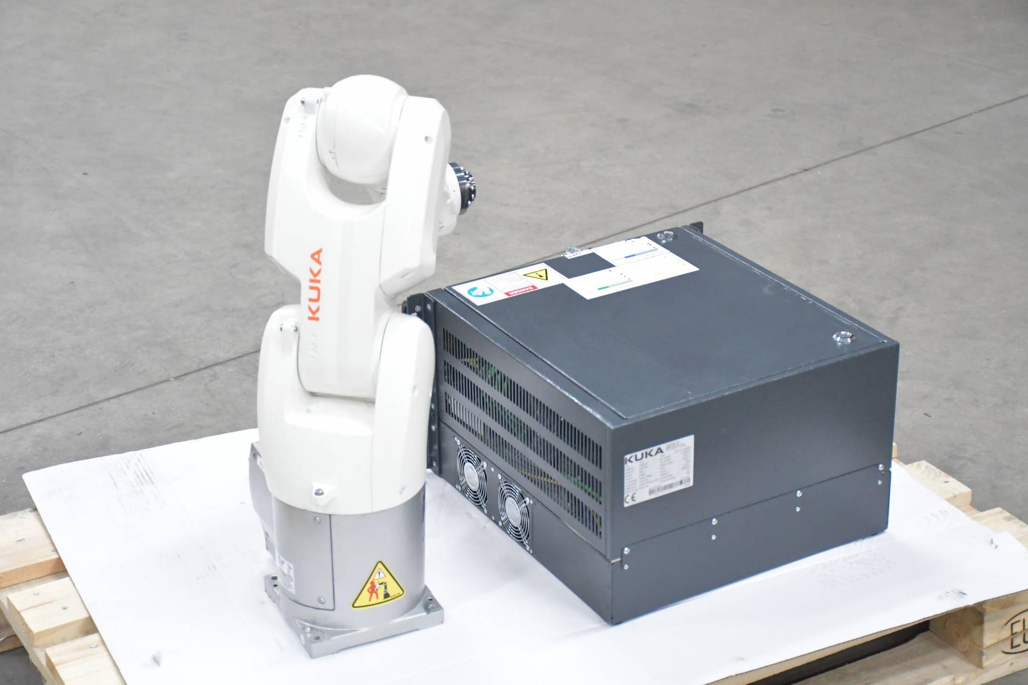 Produktfoto 2 von Kuka Steuerung KR C4 compact 11053676 inkl. Industrieroboter KR 3 R540 10024907