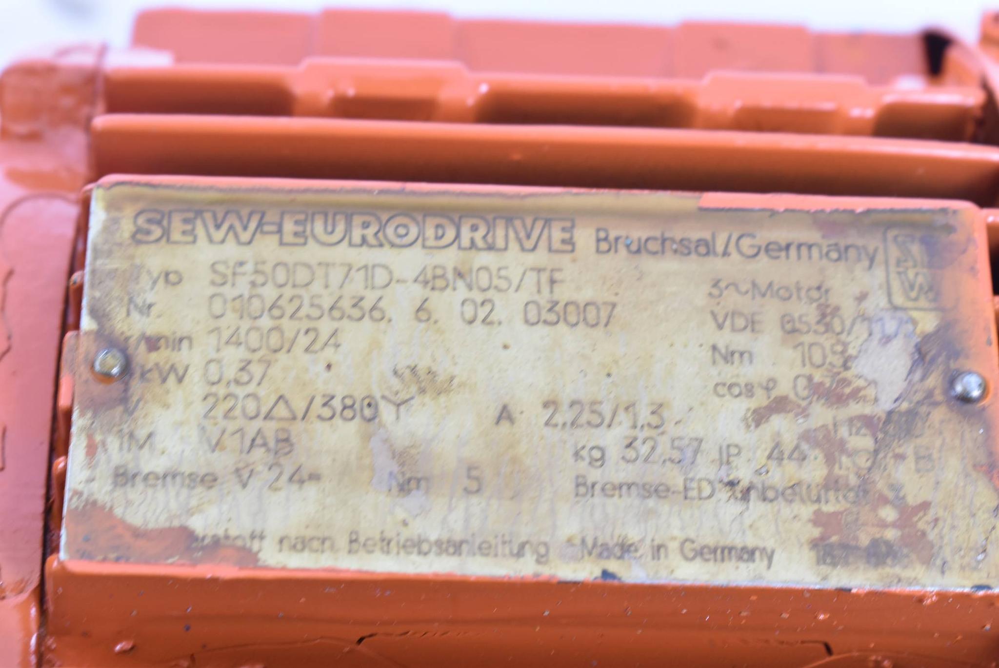 Produktfoto 1 von SEW-Eurodrive Getriebemotor SF50DT71D-4BN05/TF ( SF50 DT71D-4BN05/TF ) 0,37 kW