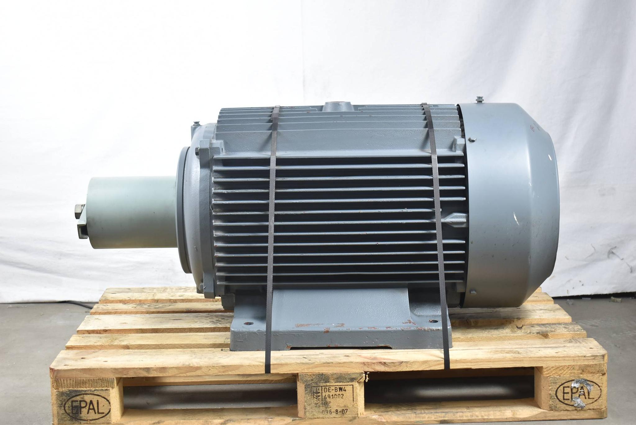 Produktfoto 3 von AEG Getriebemotor AM 280 MV6/8 ( 380V 114/95A 55/42KW 988/738A ) AM280MV6/8