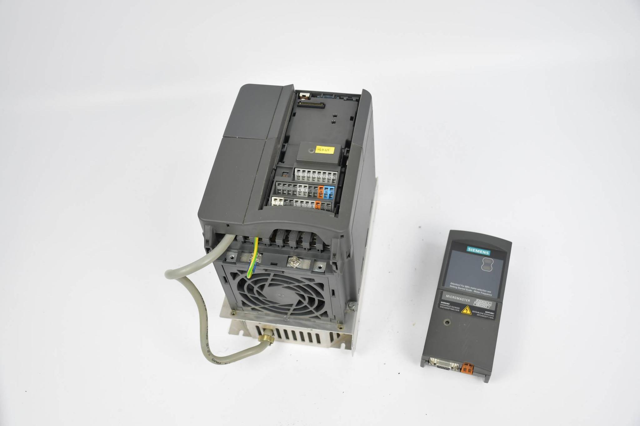 Siemens Micromaster 440 6SE6440-2AB21-1BA1 E E04/2.11 inkl. Kommutierungsdrossel