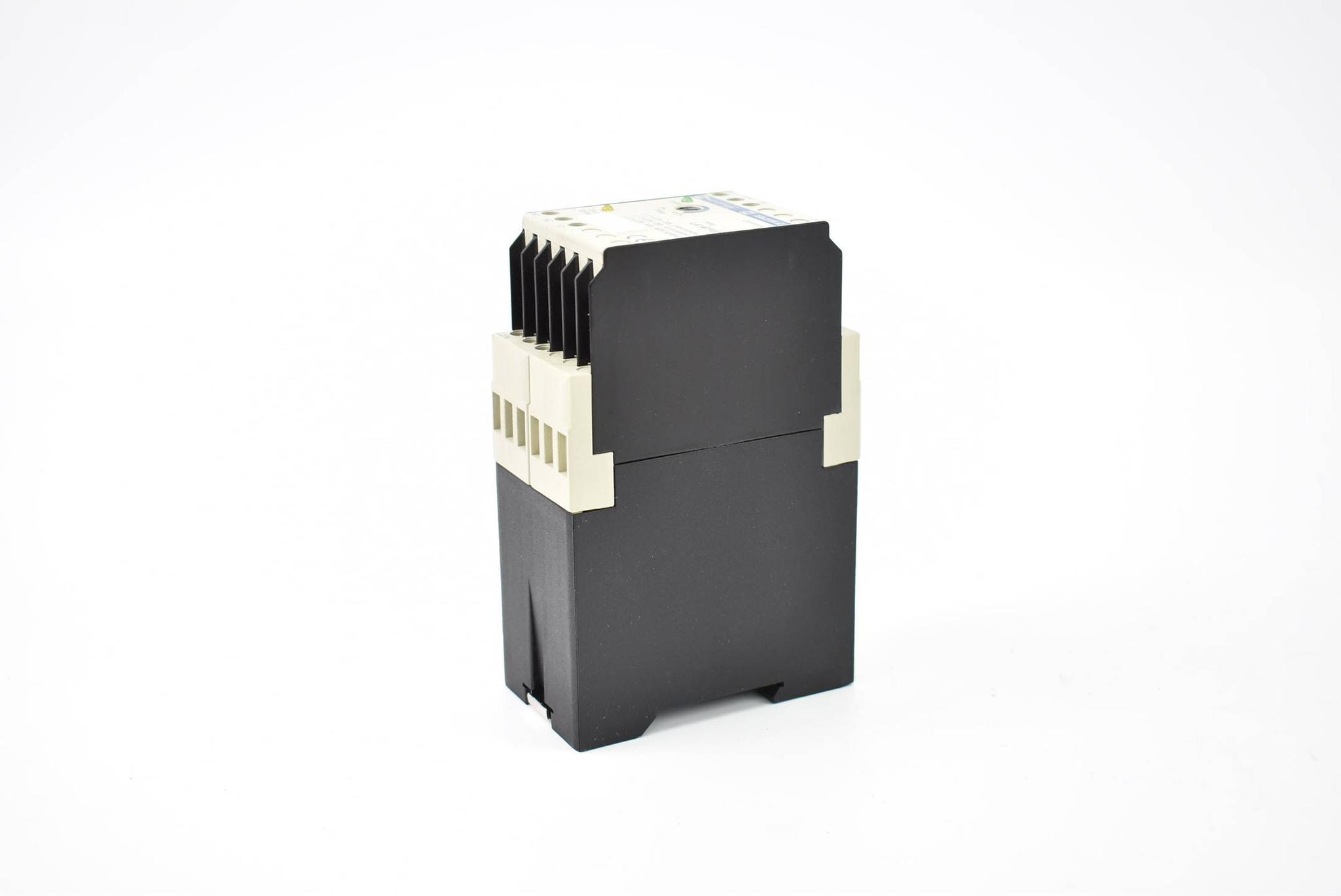 Produktfoto 1 von Telemecanique ATP Option Module 208-240V 50/60Hz LA1ATP03 ( 053482 )