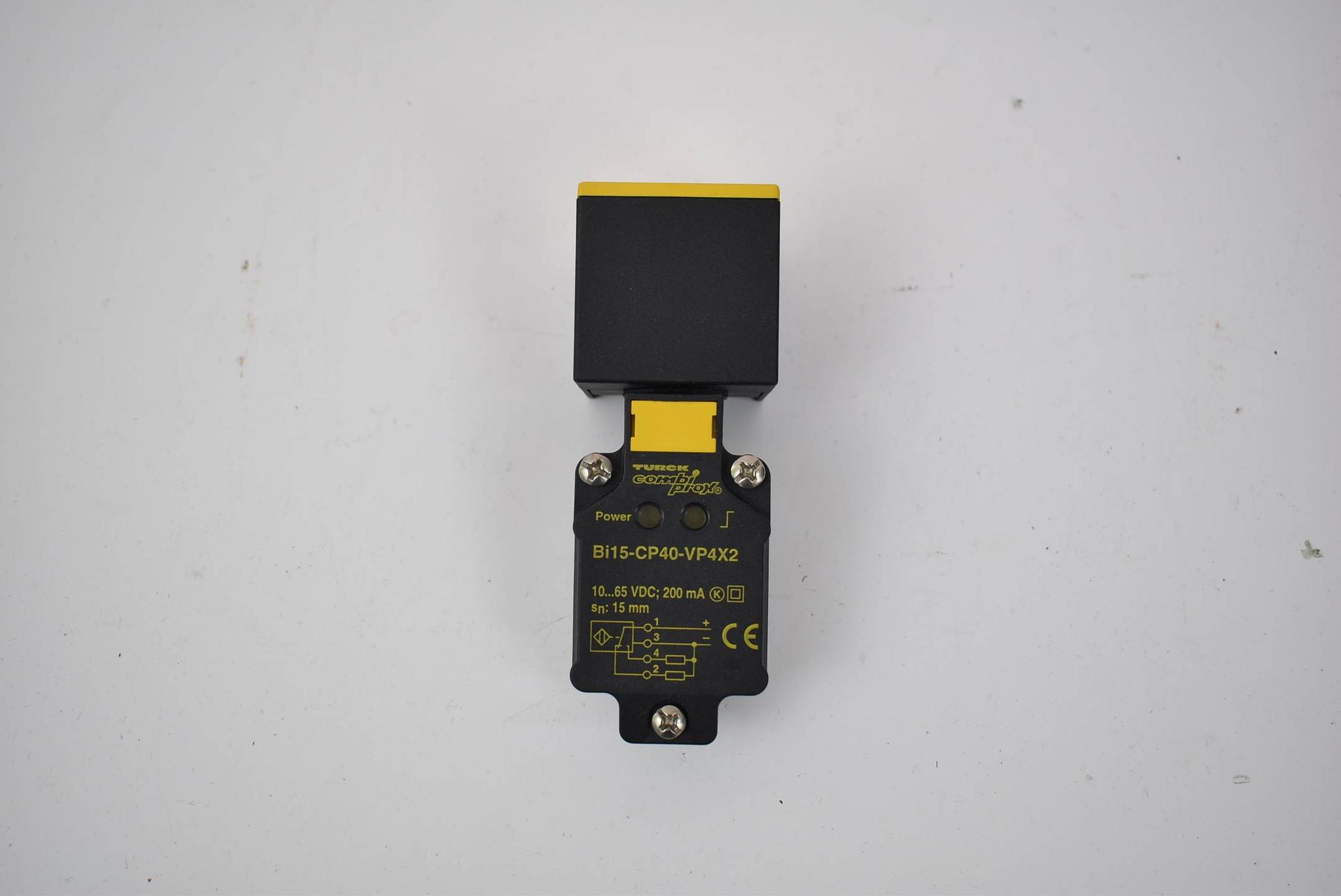 Produktfoto 1 von Turck combi prox Näherungsschalter 10-65 VDC 200 mA 15 mm Bi15-CP40-VP4X2