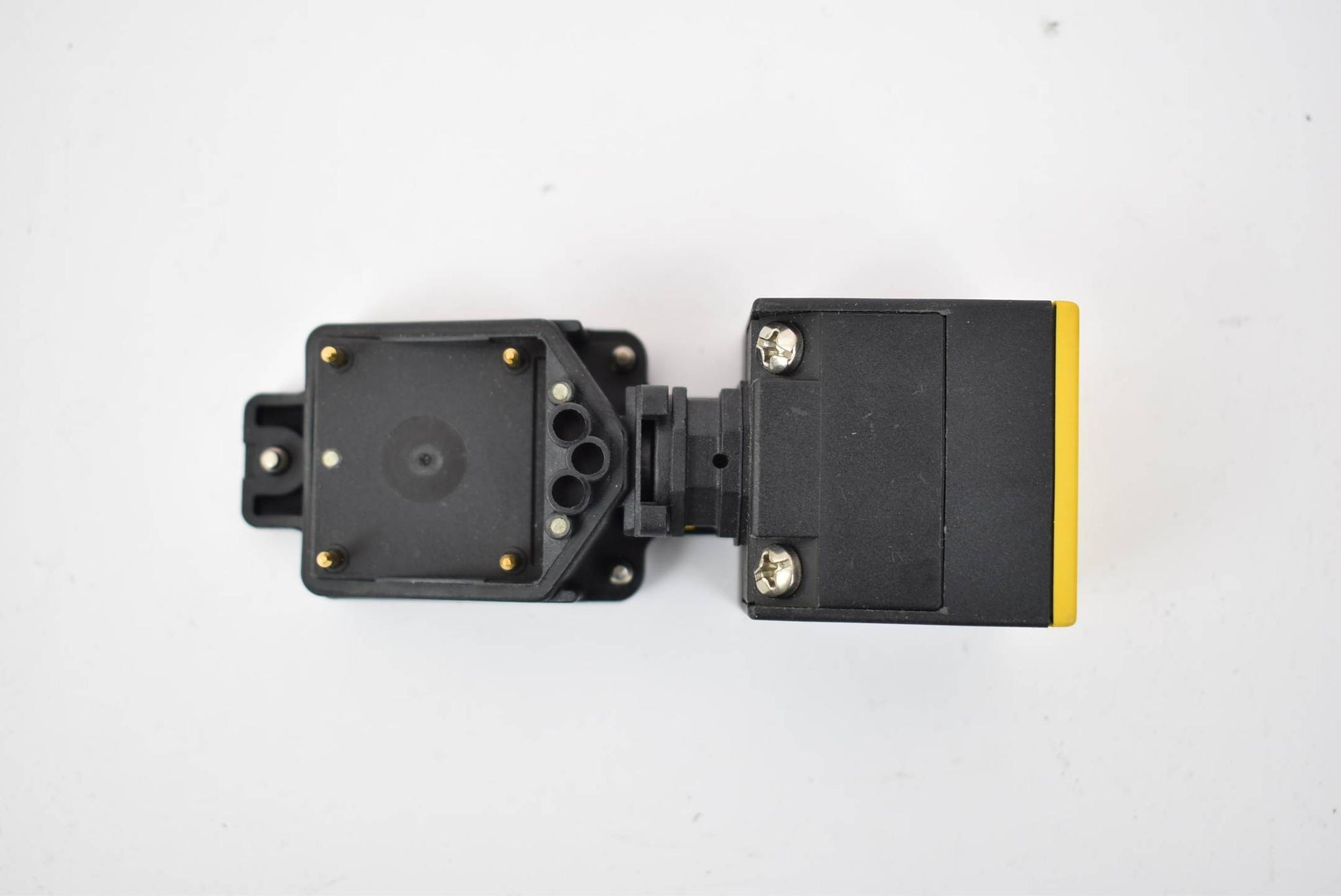 Produktfoto 2 von Turck combi prox Näherungsschalter 10-65 VDC 200 mA 15 mm Bi15-CP40-VP4X2