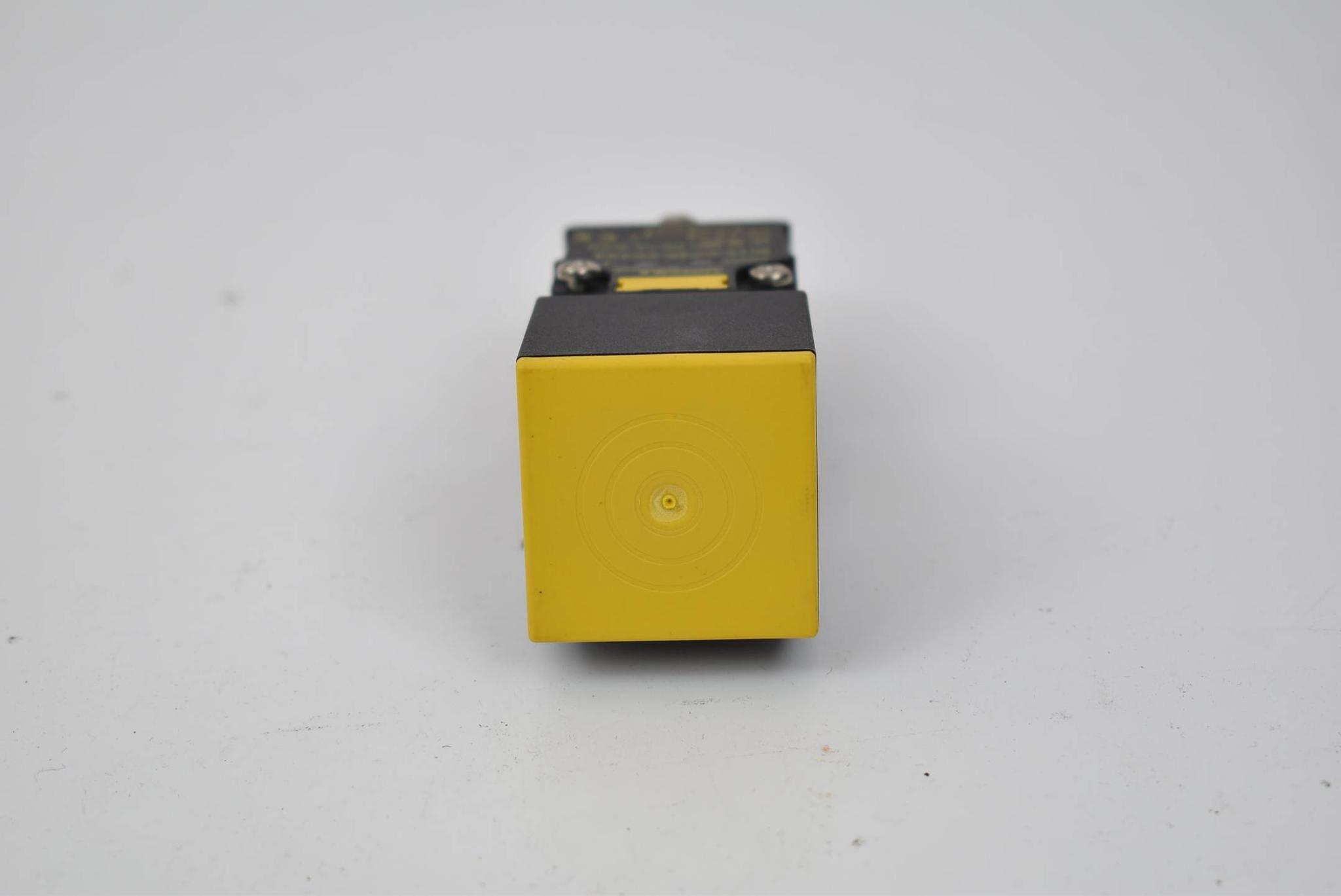 Produktfoto 3 von Turck combi prox Näherungsschalter 10-65 VDC 200 mA 15 mm Bi15-CP40-VP4X2