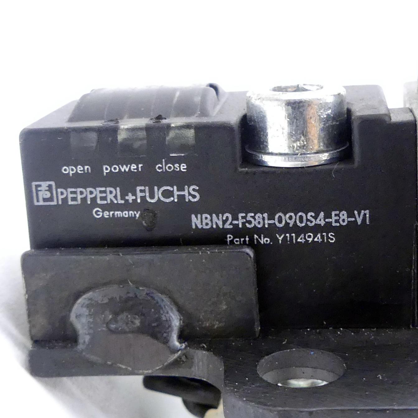 Produktfoto 2 von PEPPERL+FUCHS Induktiver Sensor NBN2-F581-090S4-E8-V1