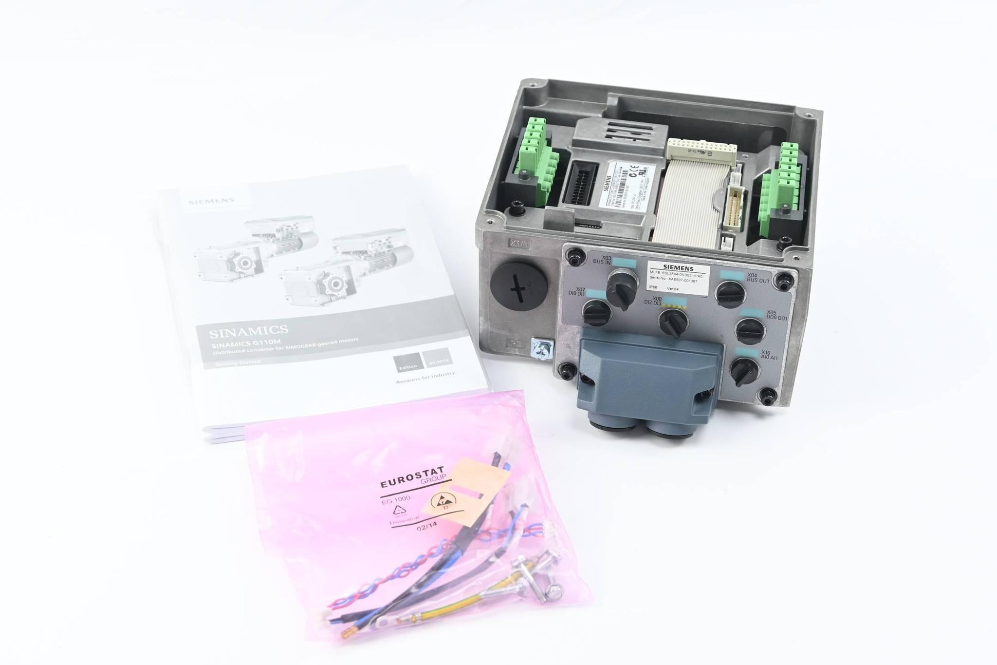 Siemens Sinamics G110M CU240M DP 6SL3544-0NB02-1PA0 ( 6SL3 544-0NB02-1PA0 )V.04