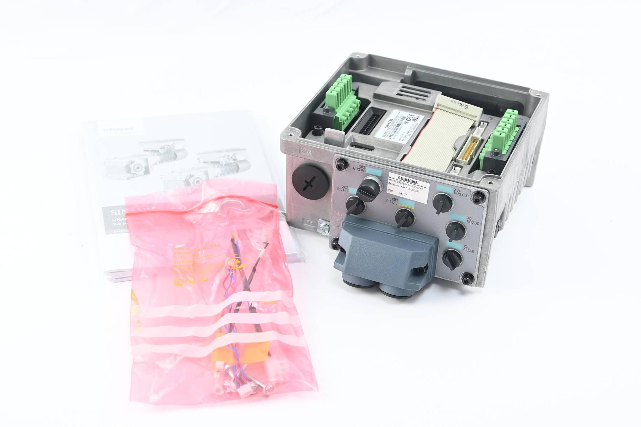 Siemens Sinamics G110M CU240M DP 6SL3544-0NB02-1PA0 ( 6SL3 544-0NB02-1PA0 )V.07