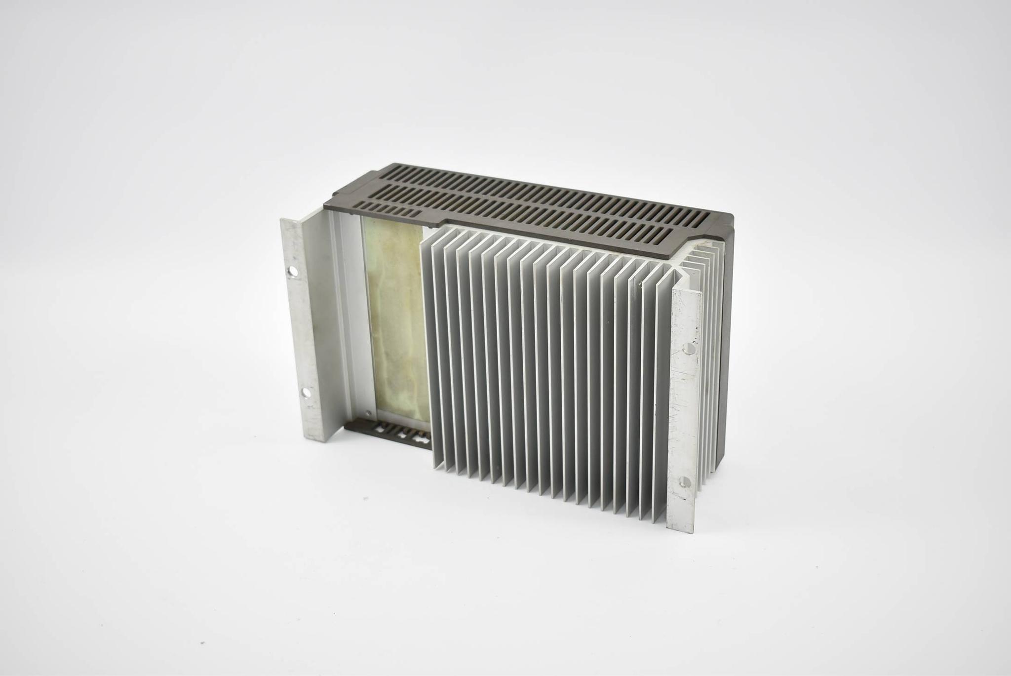 Produktfoto 1 von KEB combivert 09.F0.200-3429 ( 380-460V 50/60Hz 2,8KVA 4,1A 1,5kW )