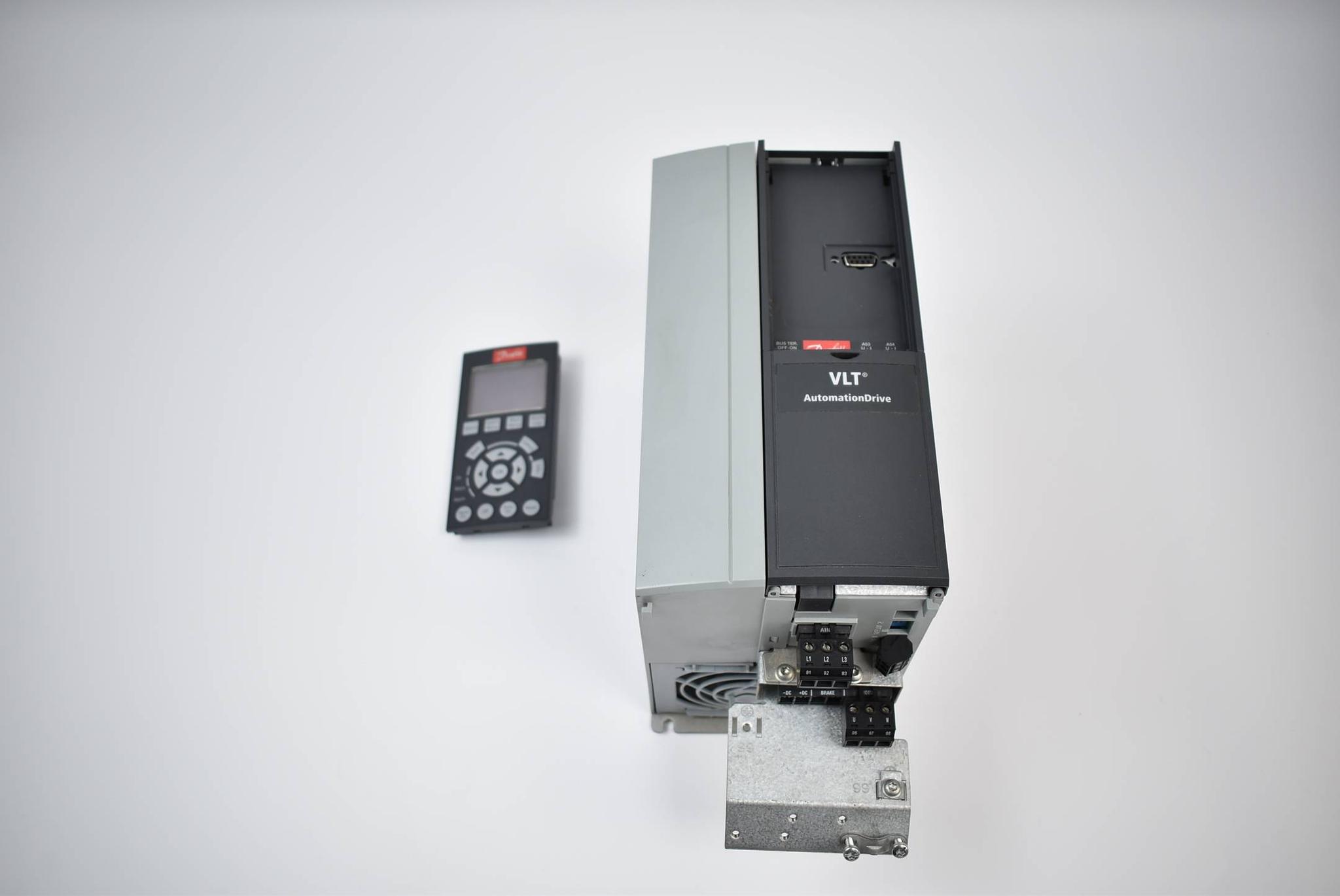 Produktfoto 3 von Danfoss VLT Frequenzumrichter FC-301P5K5T4E20H1XGXXXXSXXXXAXBXCXXXXDX (131B1005)