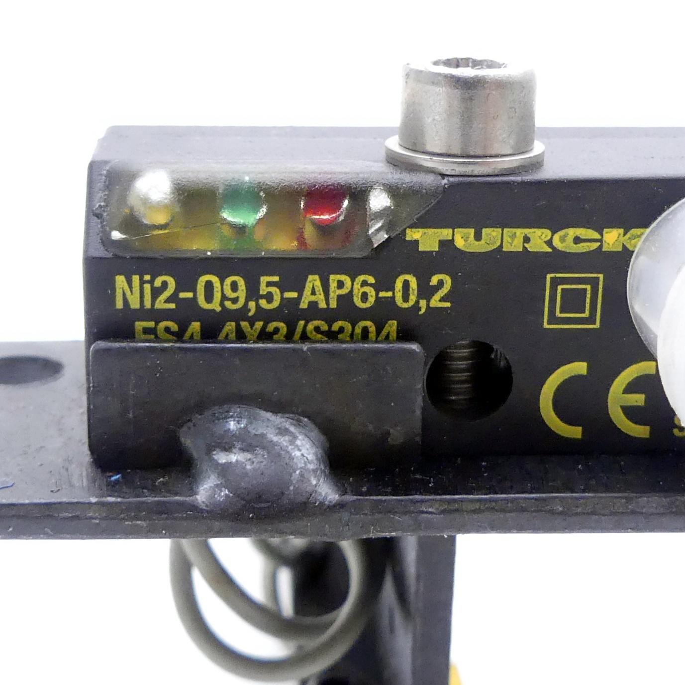 Produktfoto 2 von TURCK Induktiver Sensor Ni2-Q9,5-AP6-0,2-FS4.4X3/S304